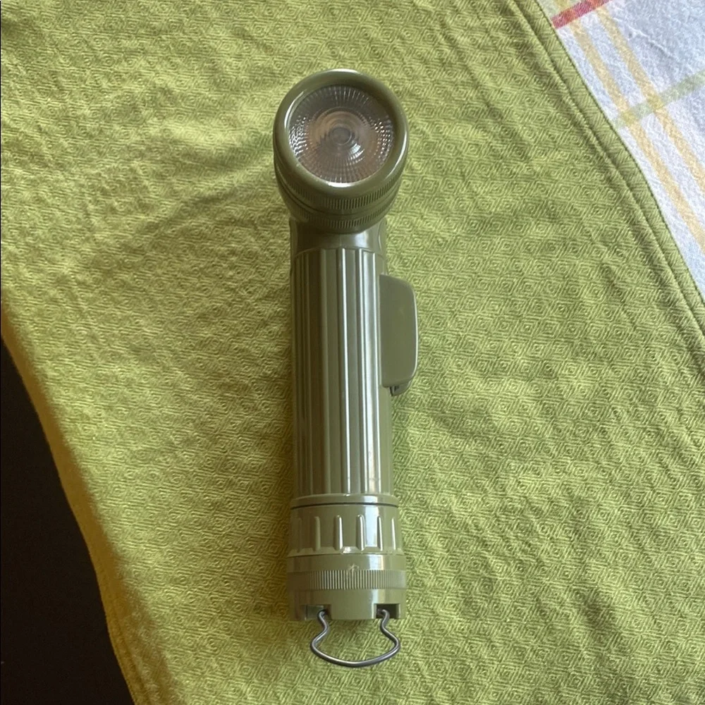Vintage GT Price U.S. Military flashlight with white/red/blue color filters